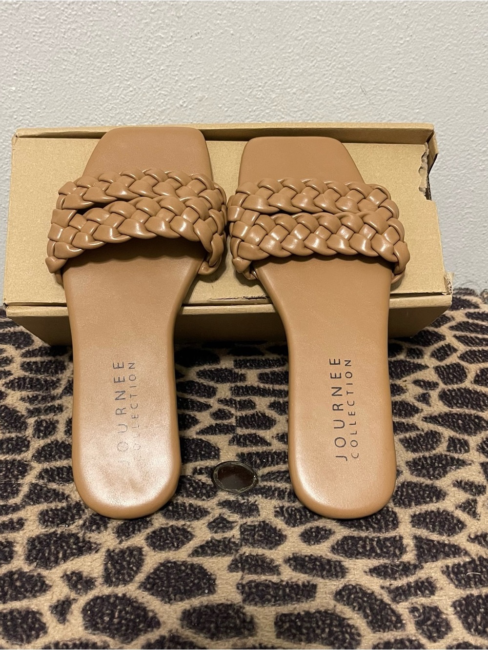 Journee Collection Sawyerr Braided Slides Brown Summer NIB Womens 6